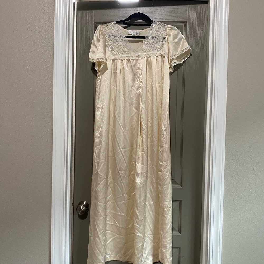 Vintage Oscar de la Renta nightgown